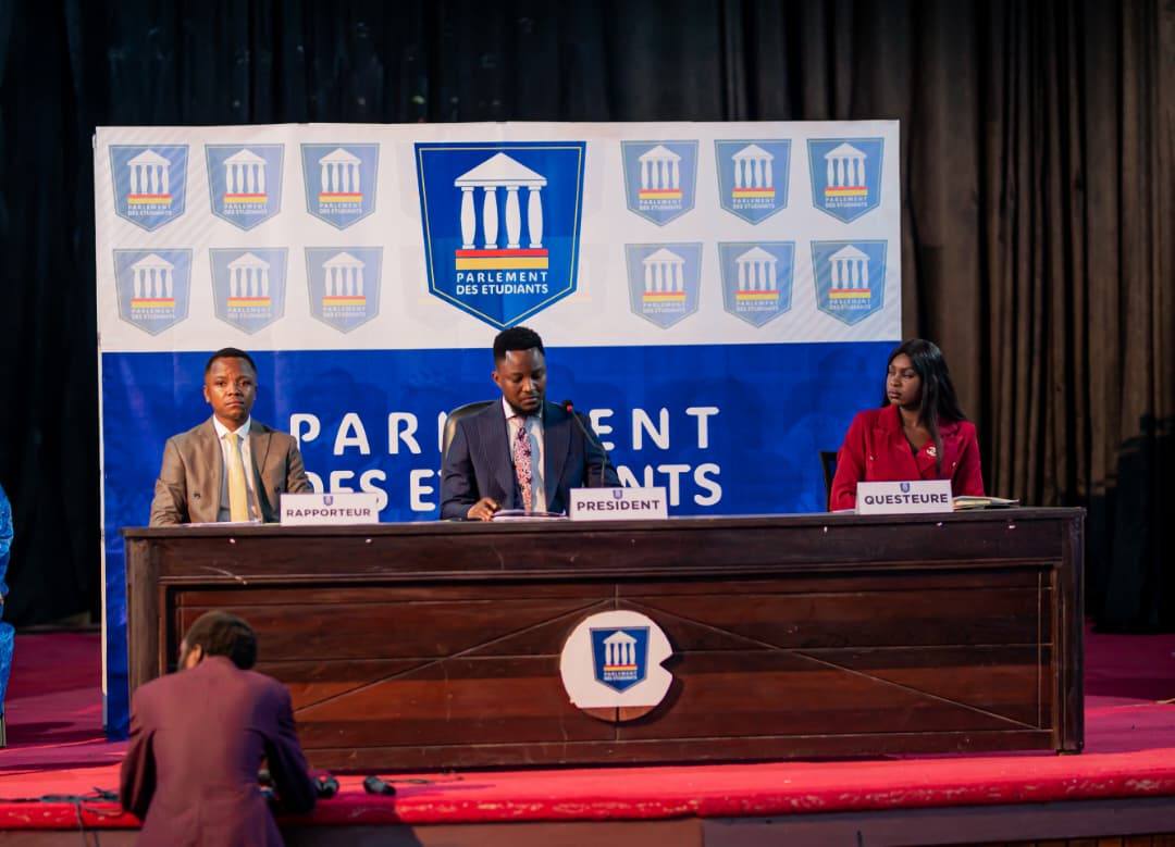 Bureau du Parlement en session officielle